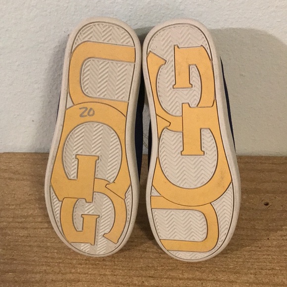 UGG GU(Sz-4 BigKids/Adult/Unisex)Easy on/off Velcro Sneakers-Great Shoes 4 Youth - Picture 1 of 9